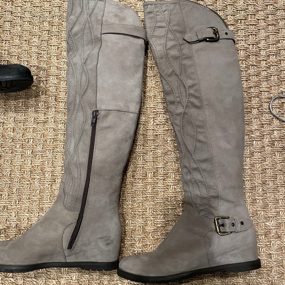 Suede boots